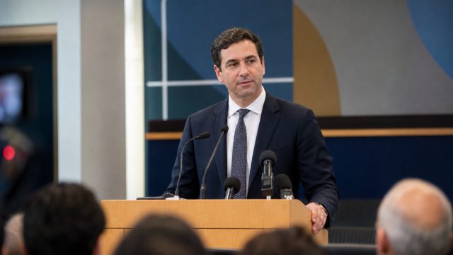 Andrés Chait Takes Charge as LAUSD Superintendent Amid Uncertainty